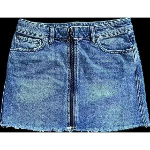 FREE PEOPLE Women’s Size 27 Front Zip Denim Mini Skirt Fray Hem We The Free - Picture 1 of 6